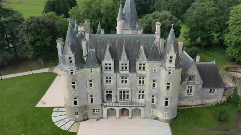 Château - 2 000 m² - 40 pièces