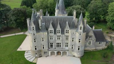 Château - 2 000 m² - 40 pièces