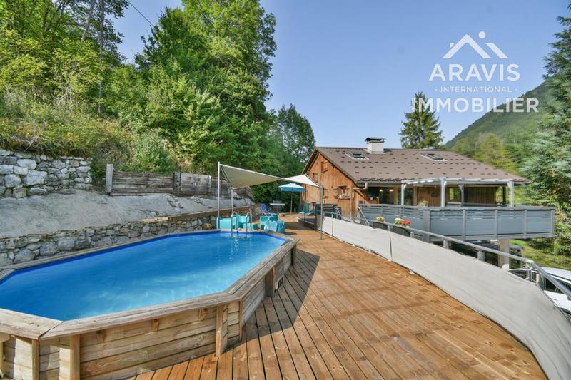 Propriété - 234 m² - 7 pièces