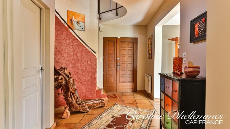 Maison - 218 m² - 8 pièces