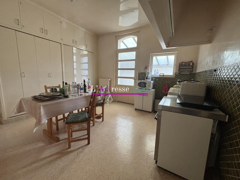 Maison traditionnelle - 238 m² - 7 pièces