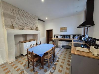 Maison - 330 m² - 11 pièces