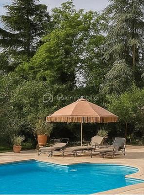 Maison - 354 m² - 6 pièces