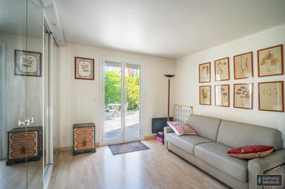 Maison contemporaine - 247 m² - 9 pièces