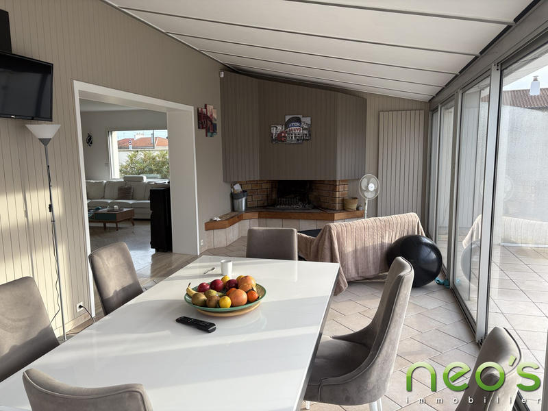 Villa - 216 m² - 9 pièces