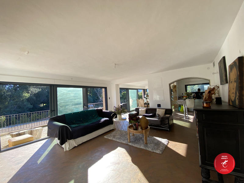 Villa - 238 m² - 6 pièces