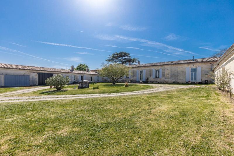 Château - 430 m² - 11 pièces