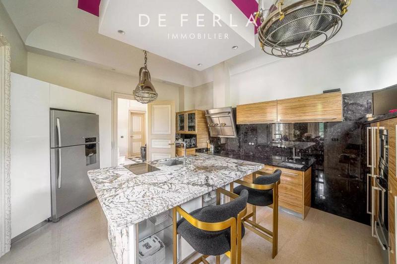 Maison - 520 m² - 10 pièces