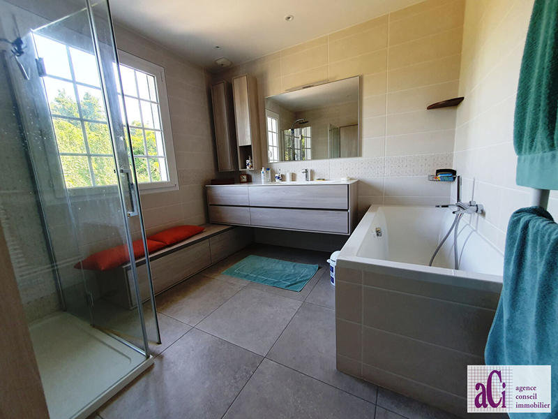 Maison - 177 m² - 7 pièces