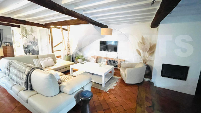 Maison - 261 m² - 8 pièces