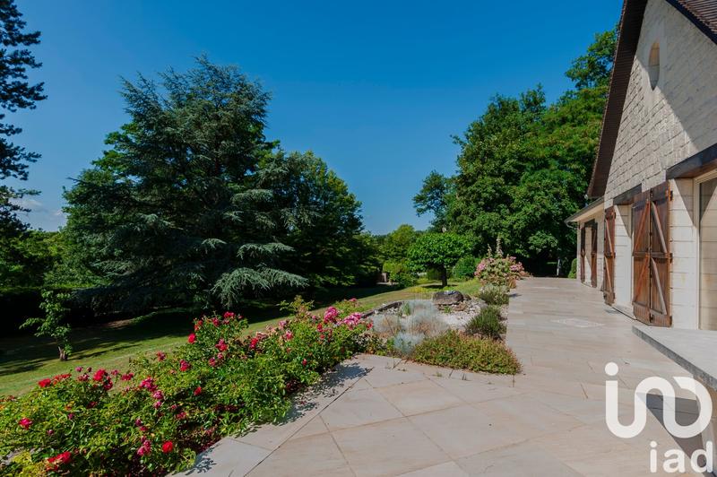 Maison - 220 m² - 8 pièces