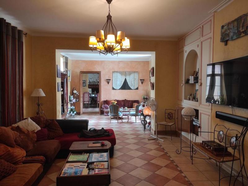 Maison - 460 m² - 18 pièces