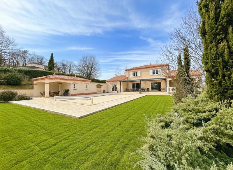 Villa - 219 m² - 7 pièces