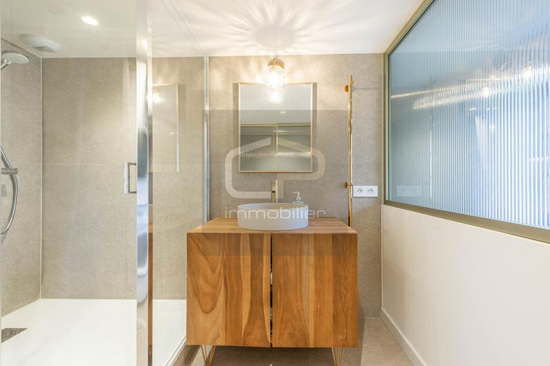 Appartement ancien - 97 m² - 5 pièces