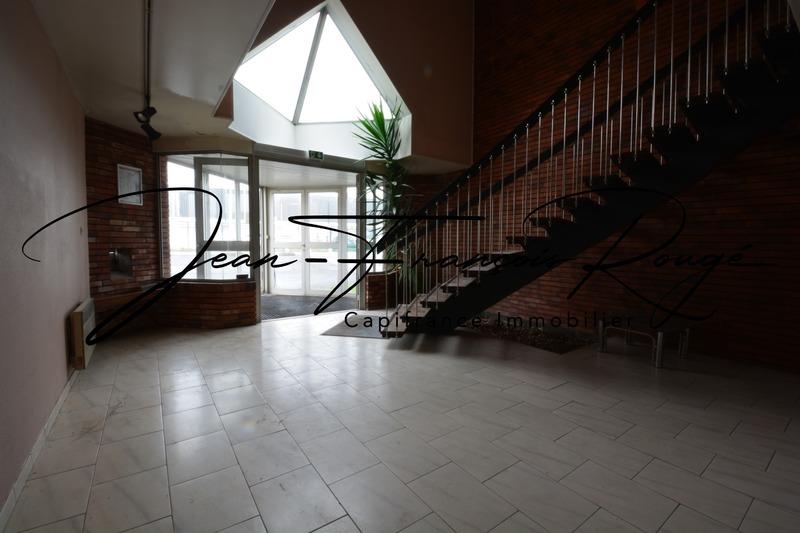 Local d'activité / Entrepôt - 1 635 m² - 12 pièces