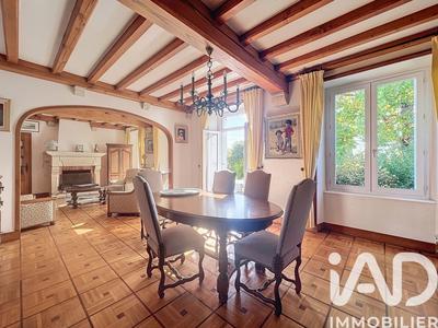 Maison - 200 m² - 8 pièces