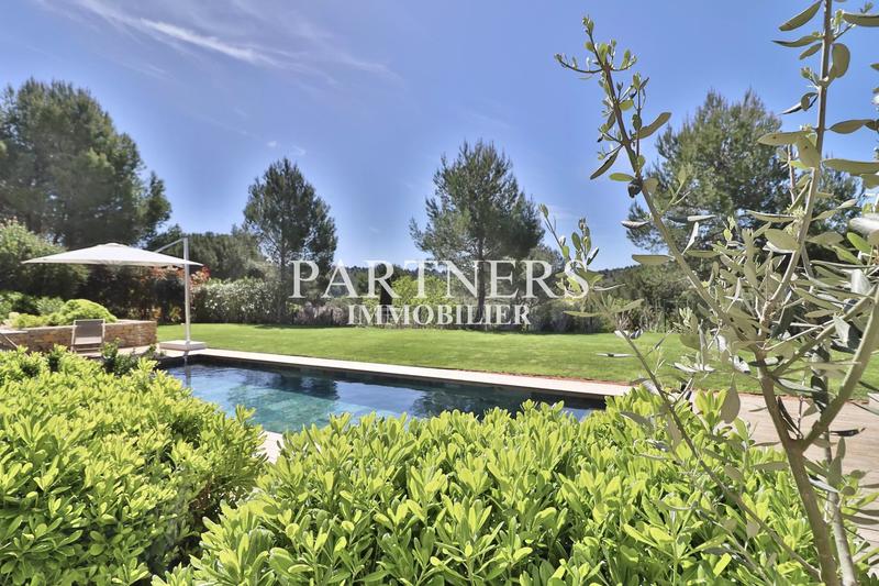 Maison - 285 m² - 8 pièces