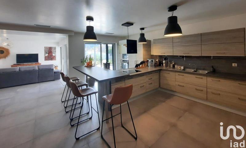 Maison - 180 m² - 5 pièces