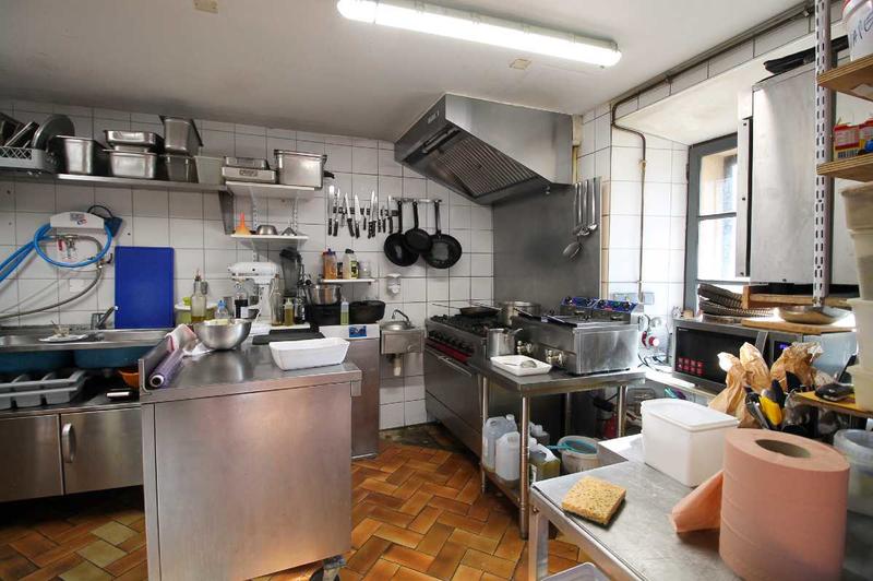 Local commercial - 159 m² - 8 pièces