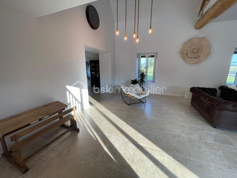 Demeure - 371 m² - 8 pièces