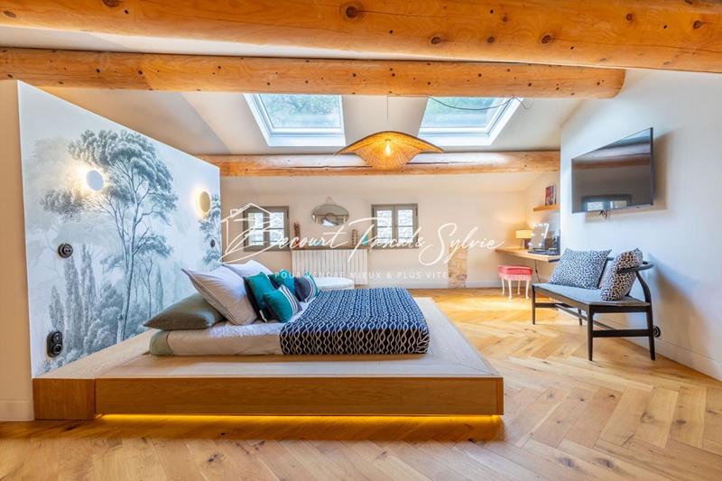 Demeure - 203 m² - 5 pièces