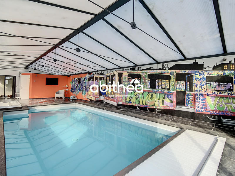 Maison - 335 m² - 9 pièces