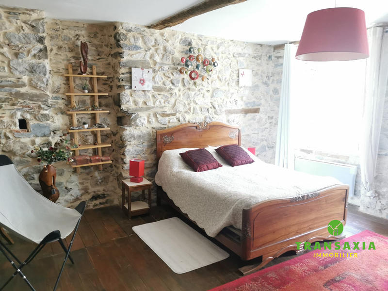 Maison traditionnelle - 306 m² - 16 pièces