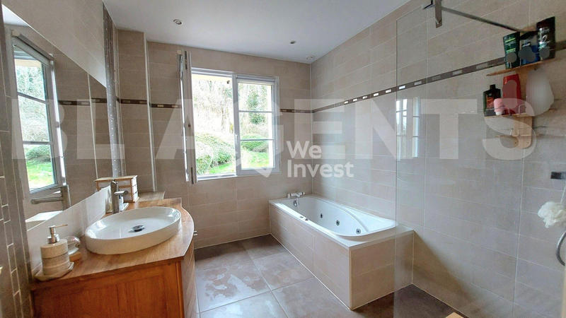 Maison - 177 m² - 9 pièces