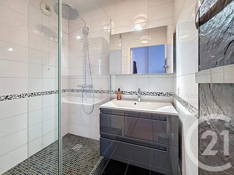 Appartement - 98 m² - 5 pièces