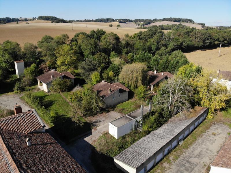 Château - 5 346 m² - 1 pièce