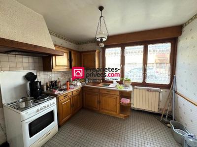 Maison - 90 m² - 8 pièces