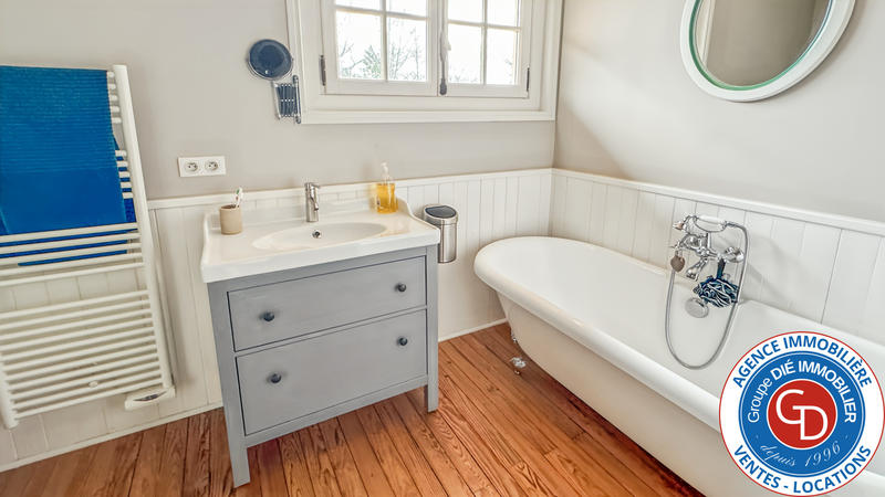 Maison - 207 m² - 8 pièces