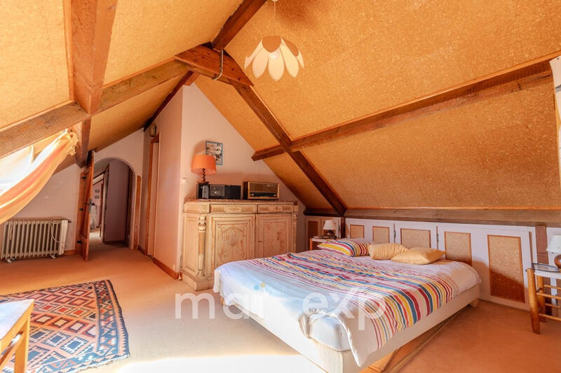 Maison ancienne - 236 m² - 10 pièces