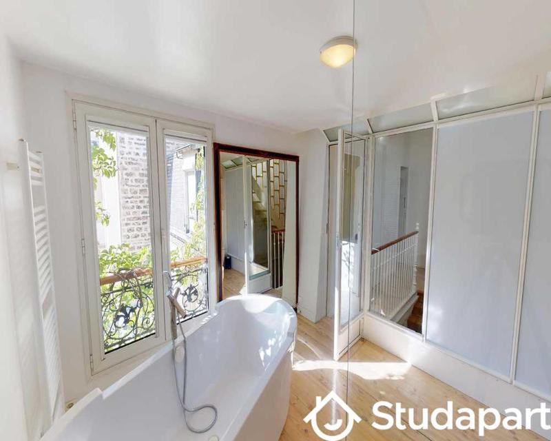 Chambre - 250 m² - 1 pièce