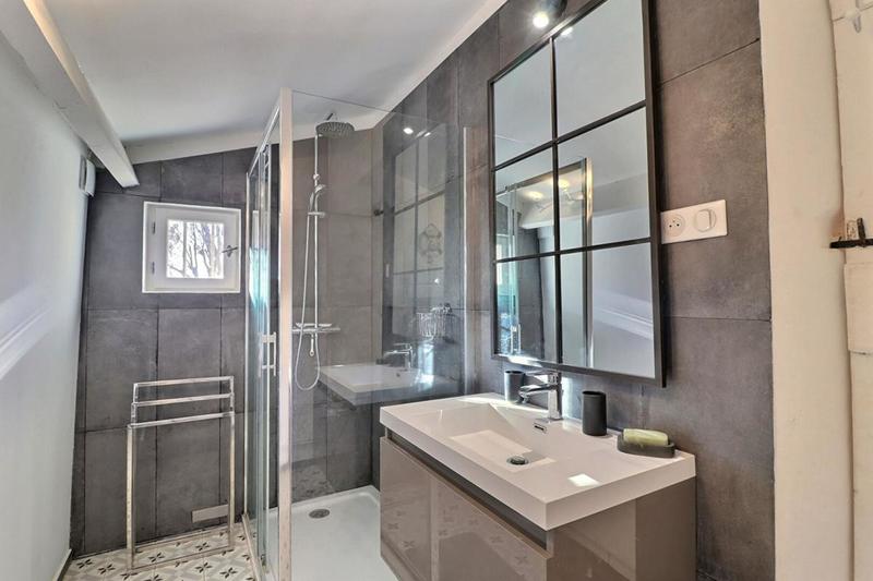 Maison - 230 m² - 14 pièces