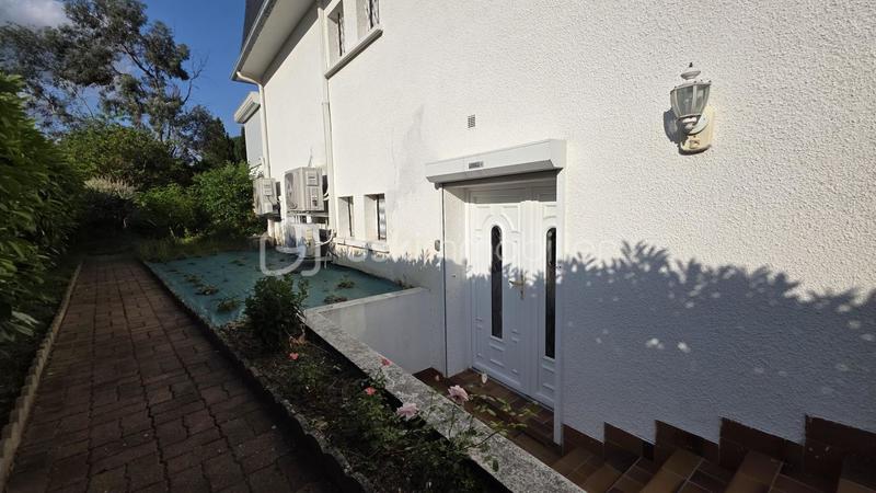 Maison - 262 m² - 8 pièces