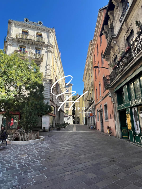 Appartement - 142 m² - 6 pièces