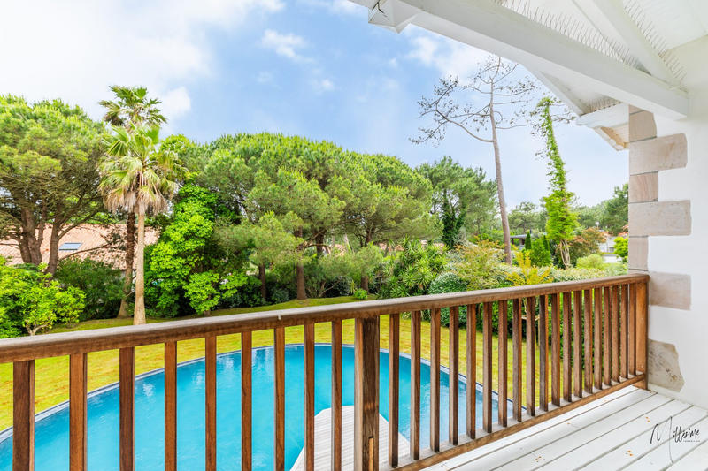 Maison - 312 m² - 8 pièces