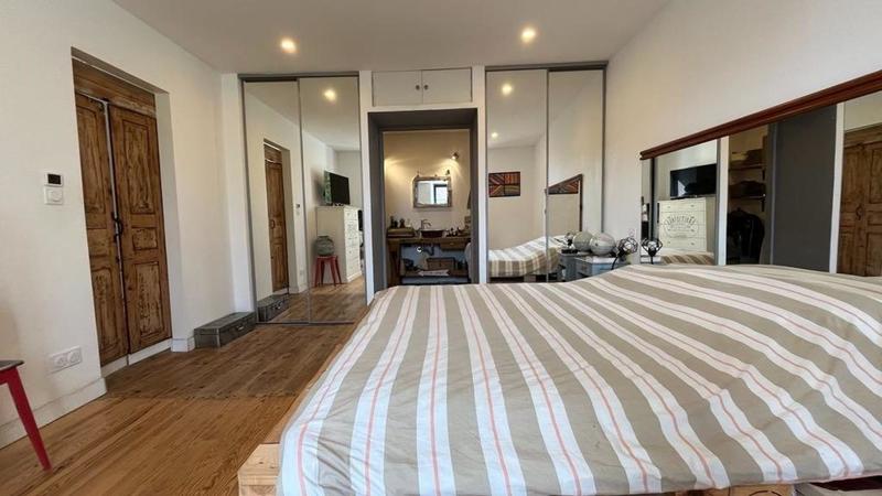 Maison - 181 m² - 6 pièces