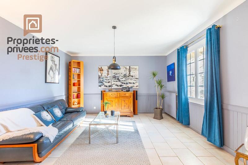 Maison - 305 m² - 10 pièces