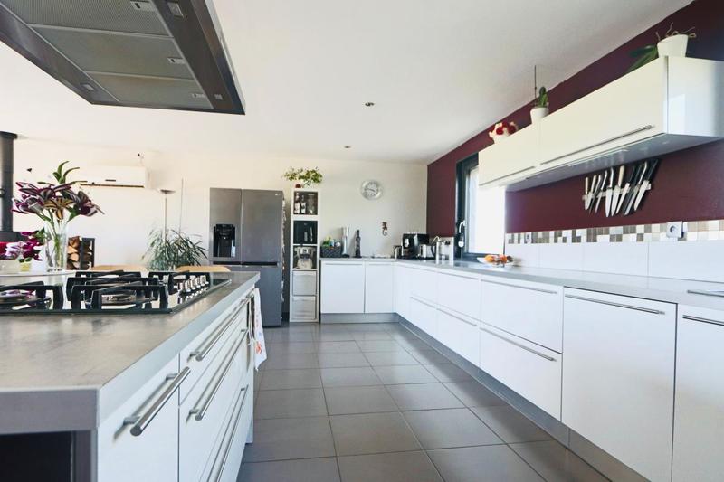 Maison - 210 m² - 7 pièces