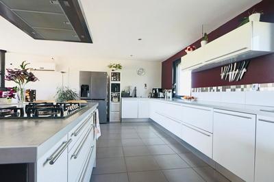 Maison - 210 m² - 7 pièces