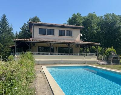 Maison - 267 m² - 7 pièces