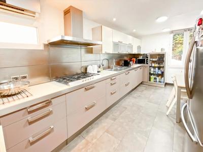 Maison - 187 m² - 6 pièces