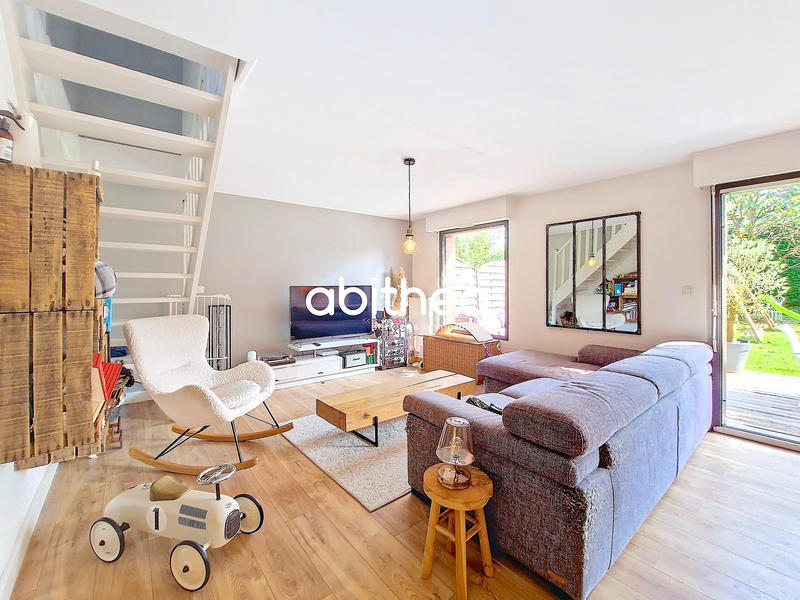 Maison - 95 m² - 5 pièces