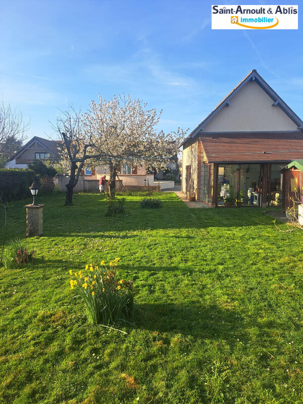 Maison traditionnelle - 250 m² - 12 pièces