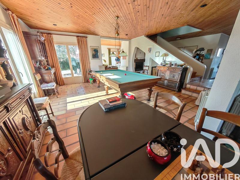 Maison - 212 m² - 5 pièces