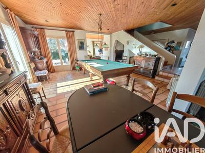 Maison - 212 m² - 5 pièces