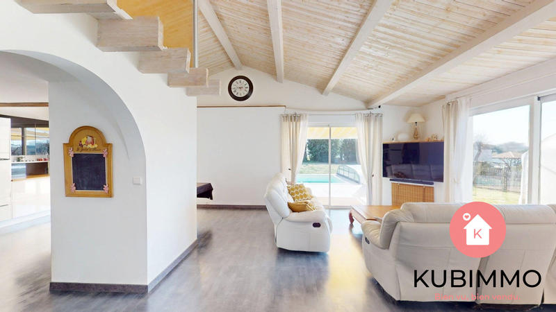 Maison traditionnelle - 189 m² - 6 pièces