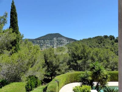 Demeure - 228 m² - 9 pièces